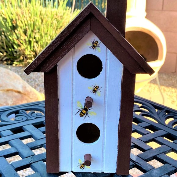 New Brown and White Bee Birdhouse - Picture 1 of 6